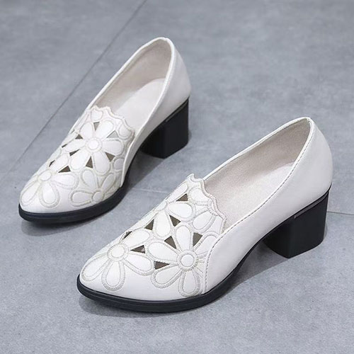 Туфлі на широких підборах білі