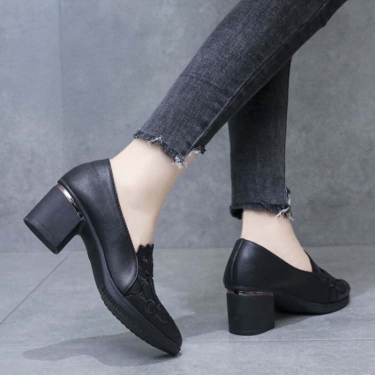 Туфлі на широких підборах чорні