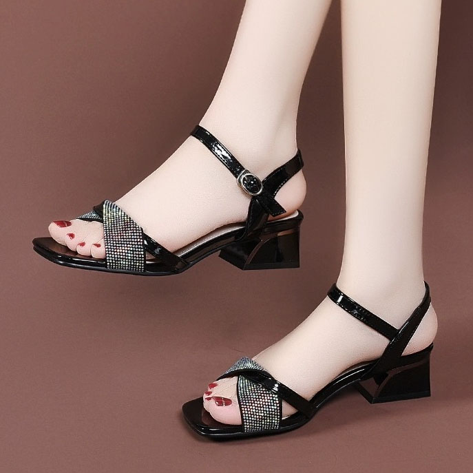 Сандалі на широких підборах чорні